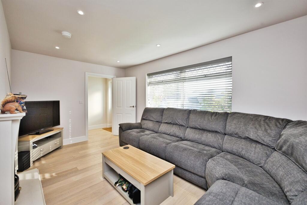 Blenheim Road, Yeovil photo 4