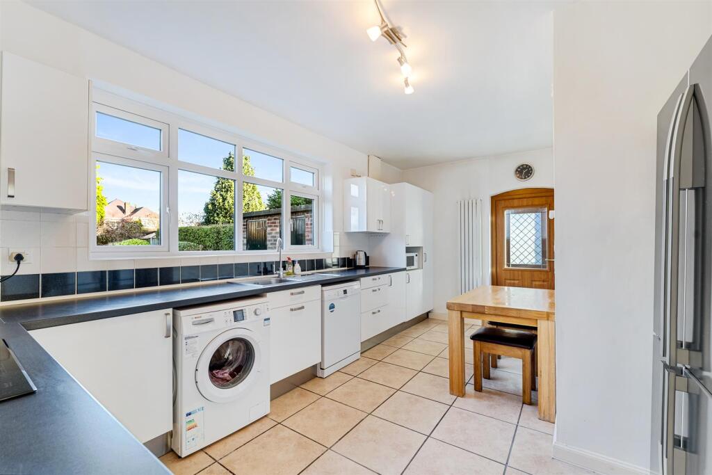 Selsey Avenue, Sale photo 2