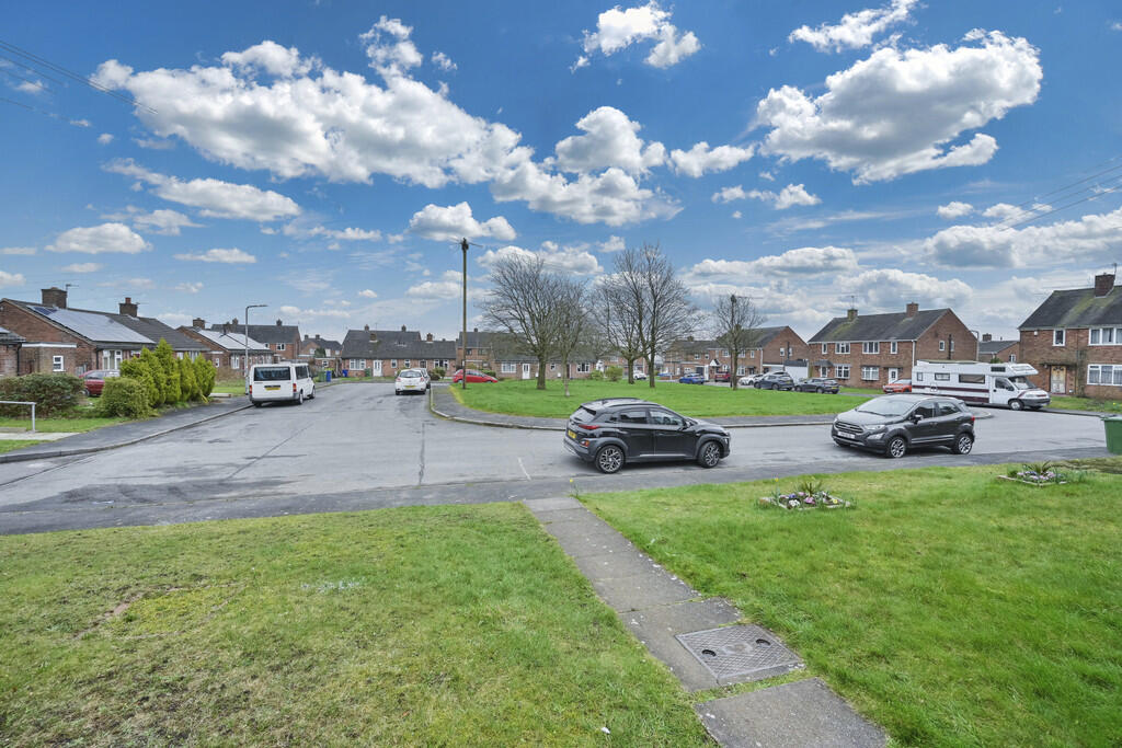 Cedar Close, Hednesford photo 3