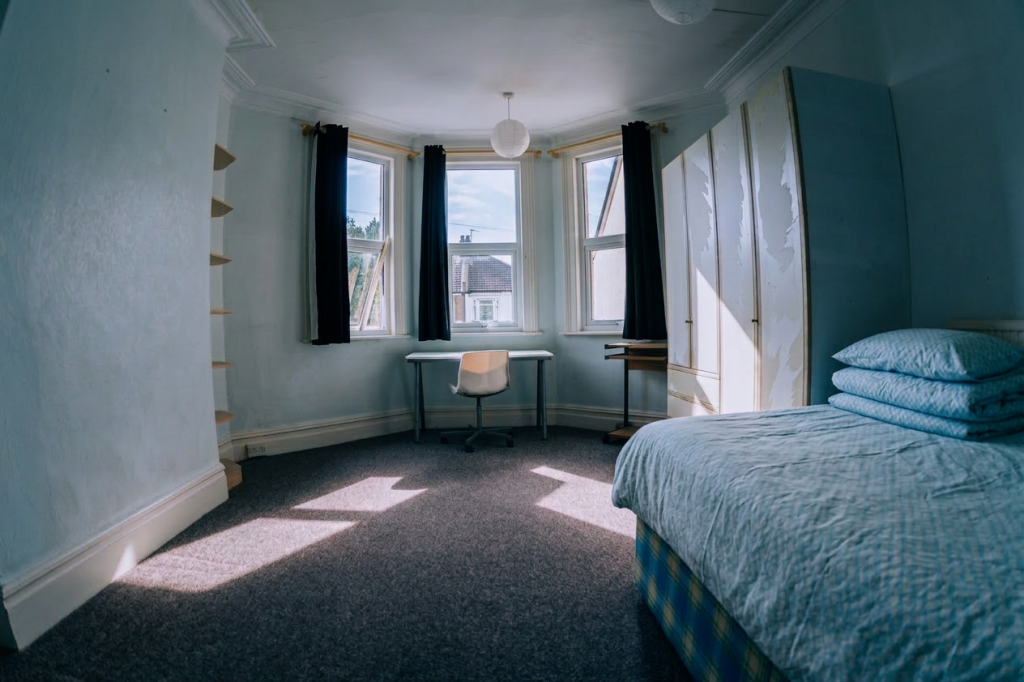 Apartment in Bristol - View 5