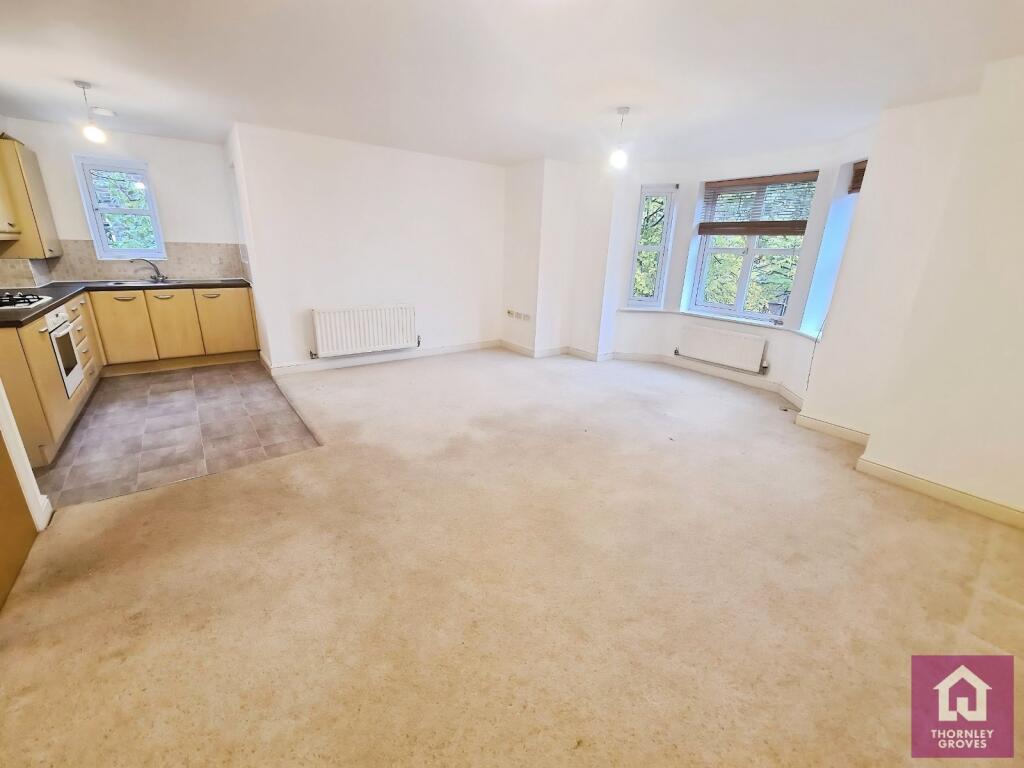 Apartment in Manchester, Whalley Range - View 2