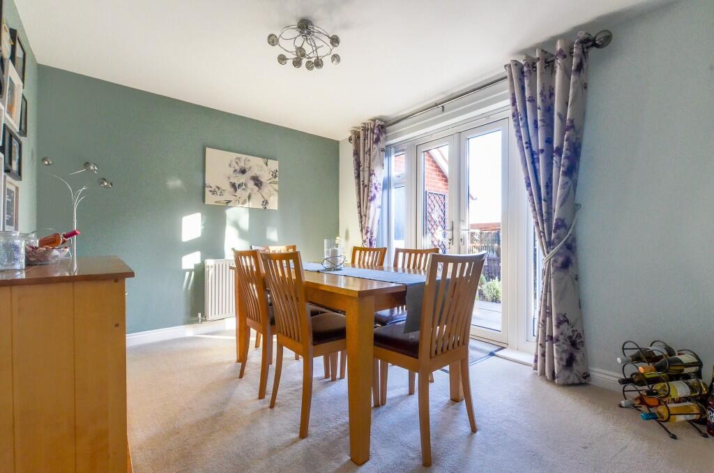 Lessing Lane, BN24 photo 4
