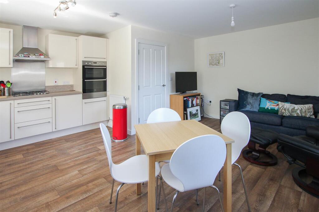 Apartment in Brentwood, Kelvedon Hatch - More