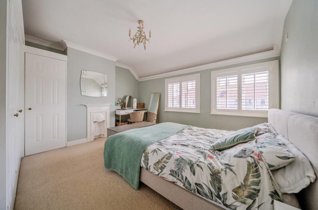 House in Portsmouth - More