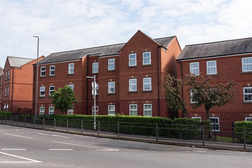 2-bed flat on Disraeli Crescent, Ilkeston, £100,000