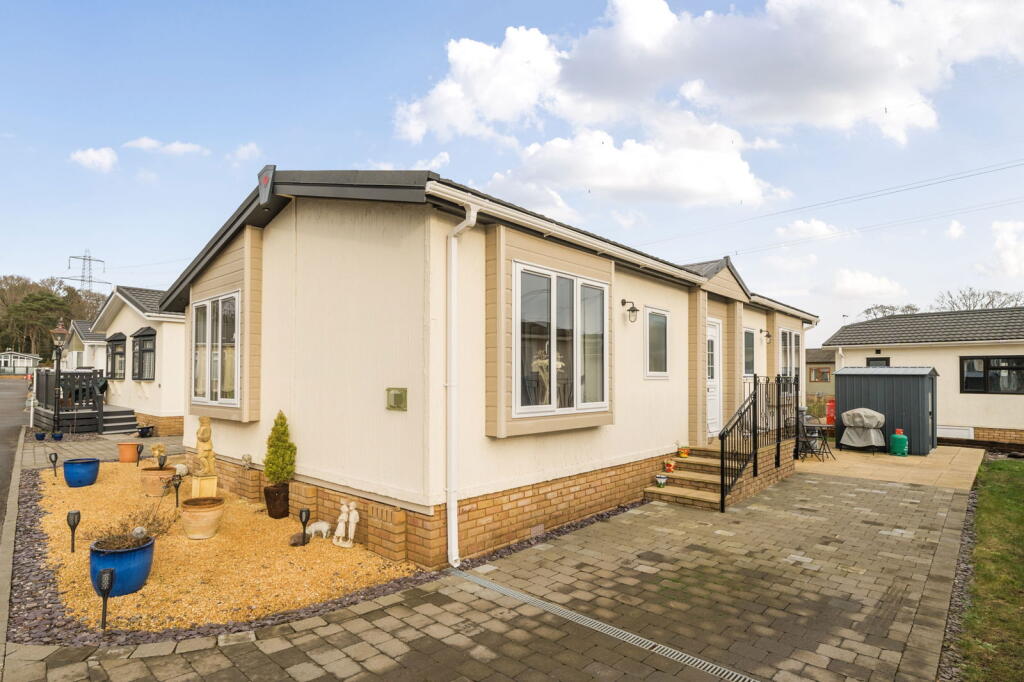 2-bed caravan on Horton Road, Three Legged Cross, Wimborne, Dorset, BH21 6FH, £220,000
