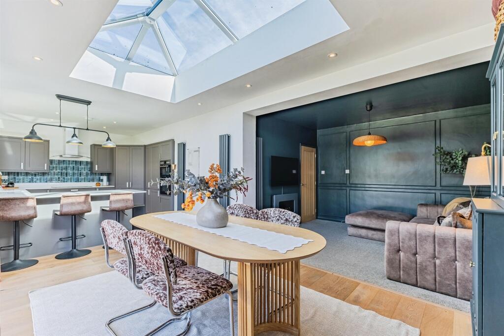 House in Torquay, Torbay - View 2