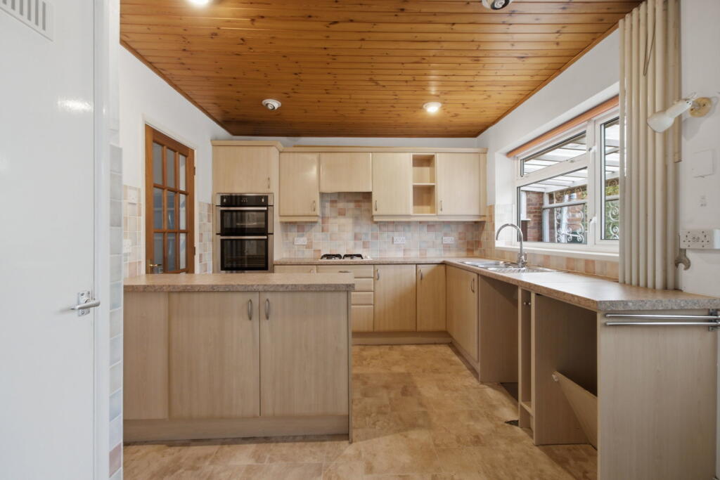 House in Worcester - View 5