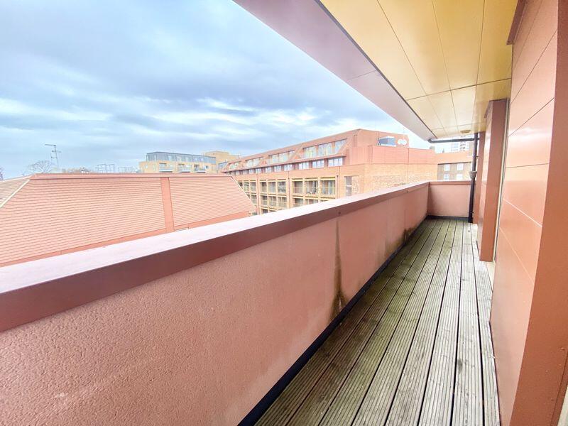 Apartment in London - View 5