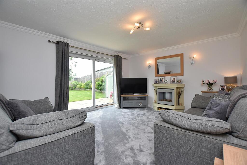 Ogwen Close, New Broughton, Wrexham photo 4