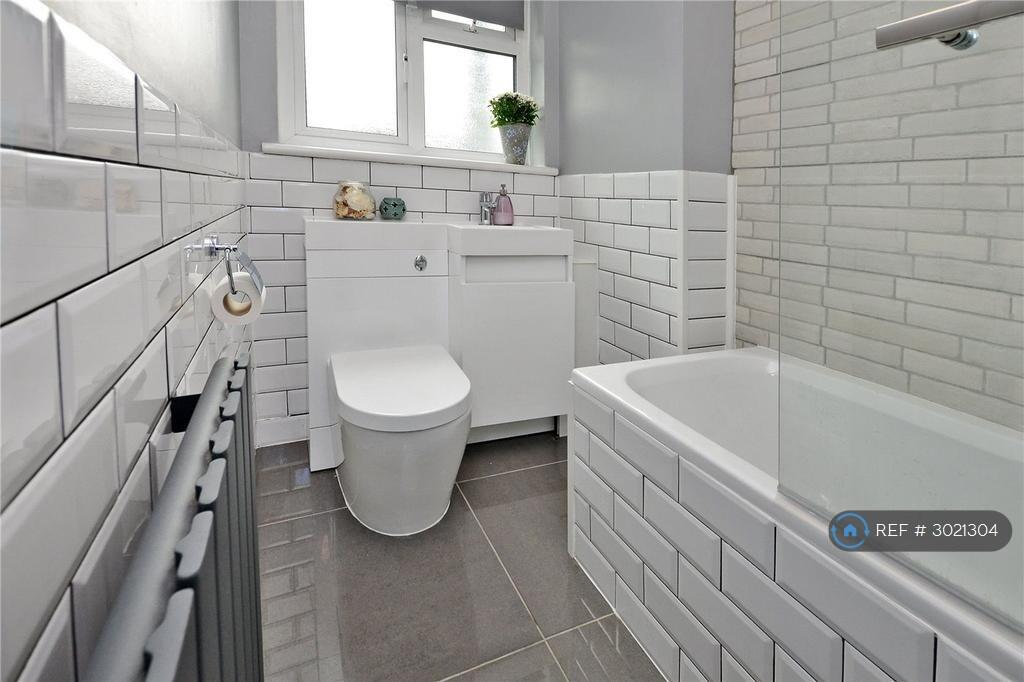 Apartment in Sutton - View 5
