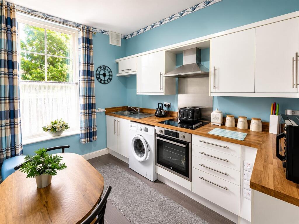 Apartment in Scarborough, St Nicholas Cliff, The Old Town - View 5