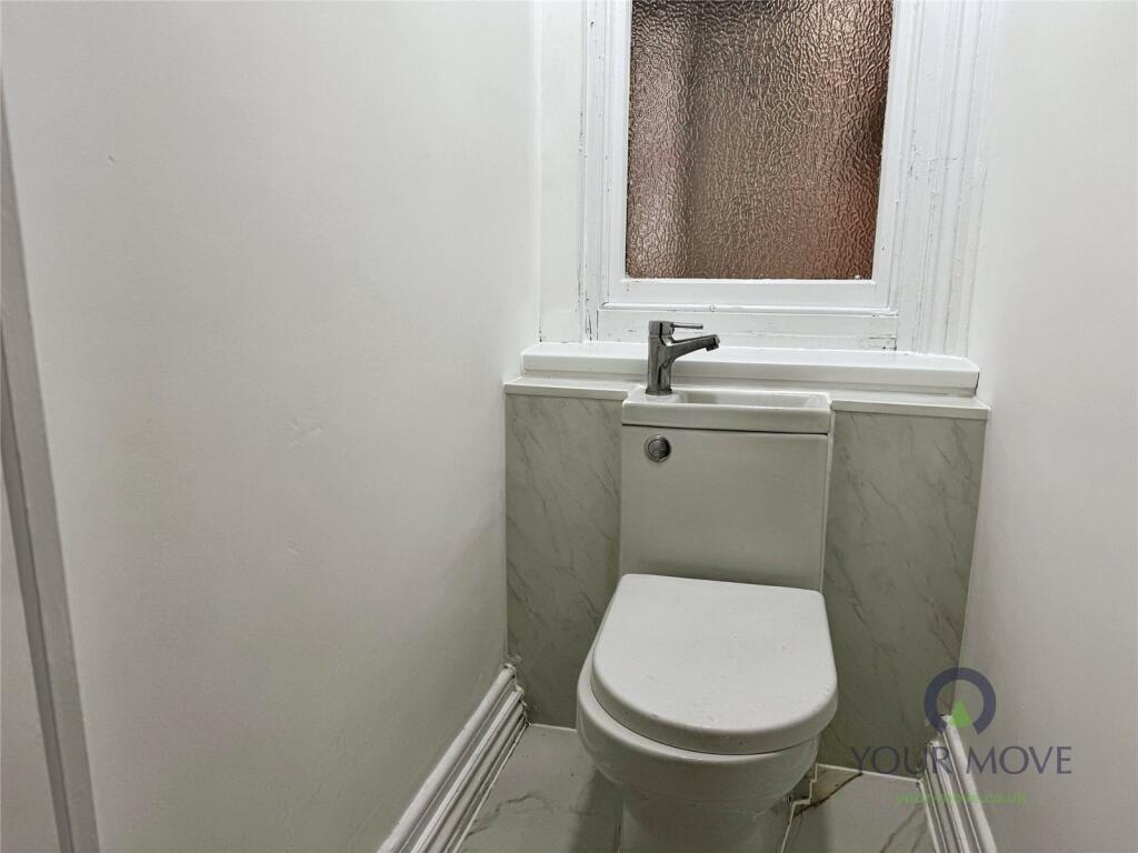 Apartment in Eastbourne, East Sussex - View 5