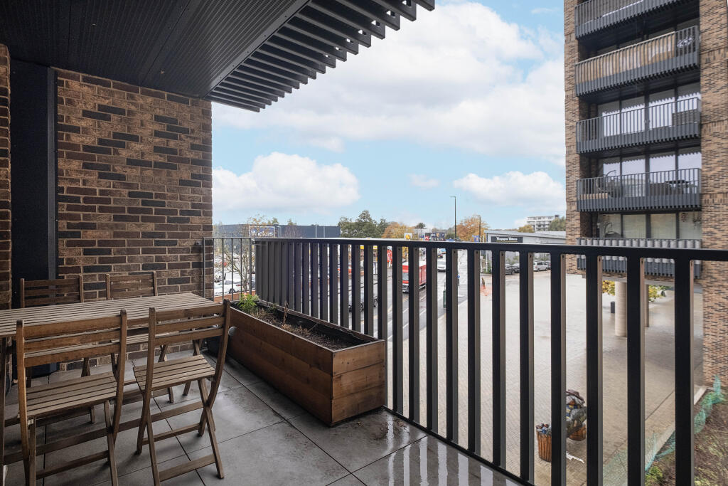 85 Plough Lane, London, SW17 photo 3