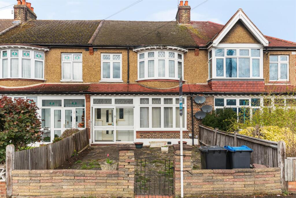 Main image of property: Links Avenue, Morden