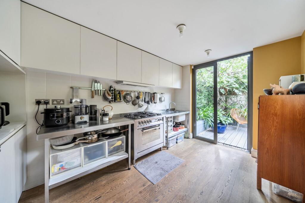 House in London - View 5