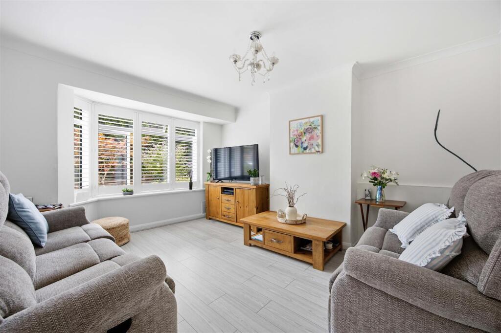 Apartment in Southall - View 3