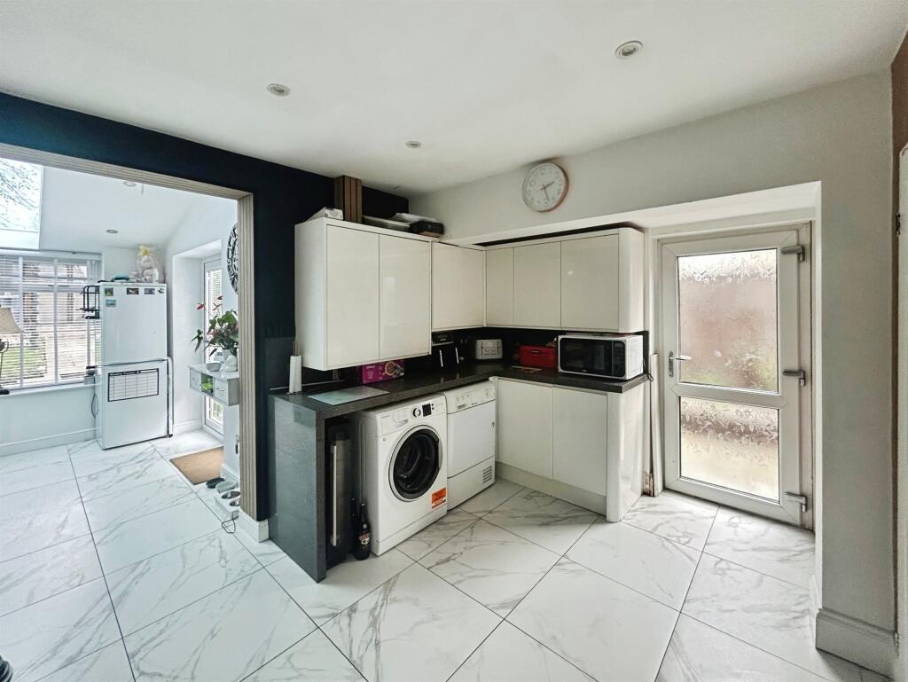 House in Leeds, West Yorkshire - View 3