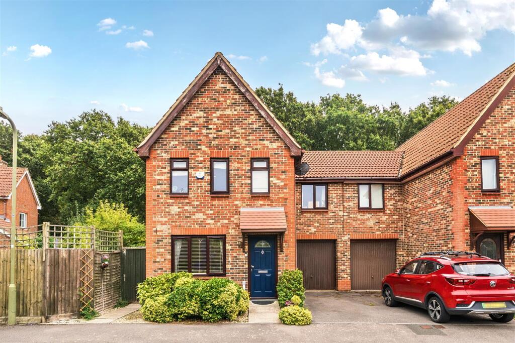 3-bed semi-detached on Swanton Close, Stubbington, £420,000