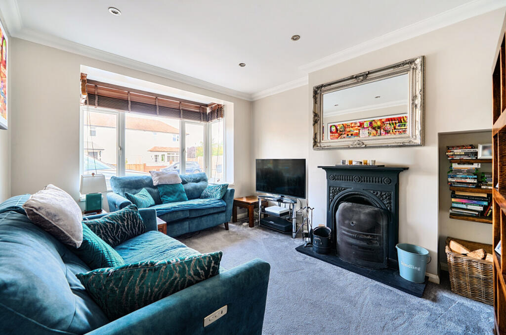 House in Walton-on-Thames, Surrey - More