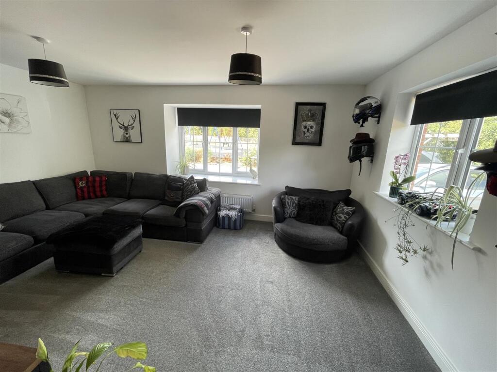 Sparkes Drive, Whaddon, Salisbury photo 2