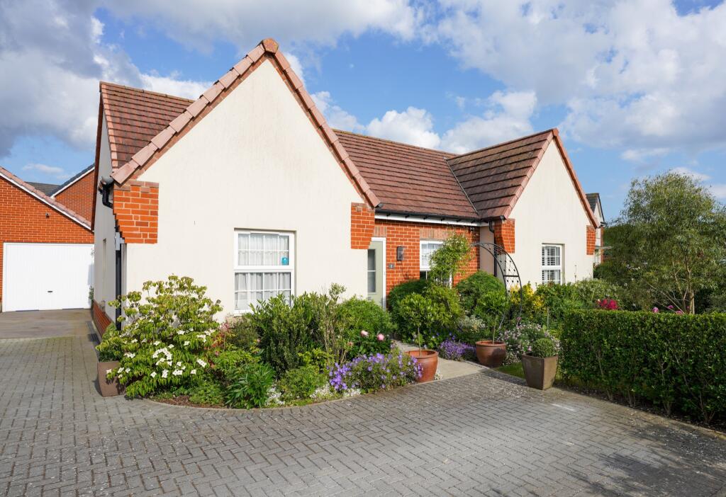 3-bed detached on Downview Way, Clanfield, £500,000