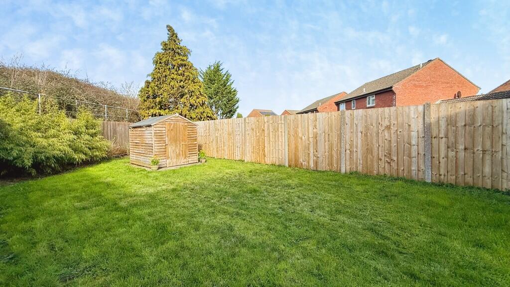 Phipps Close, Westbury photo 2