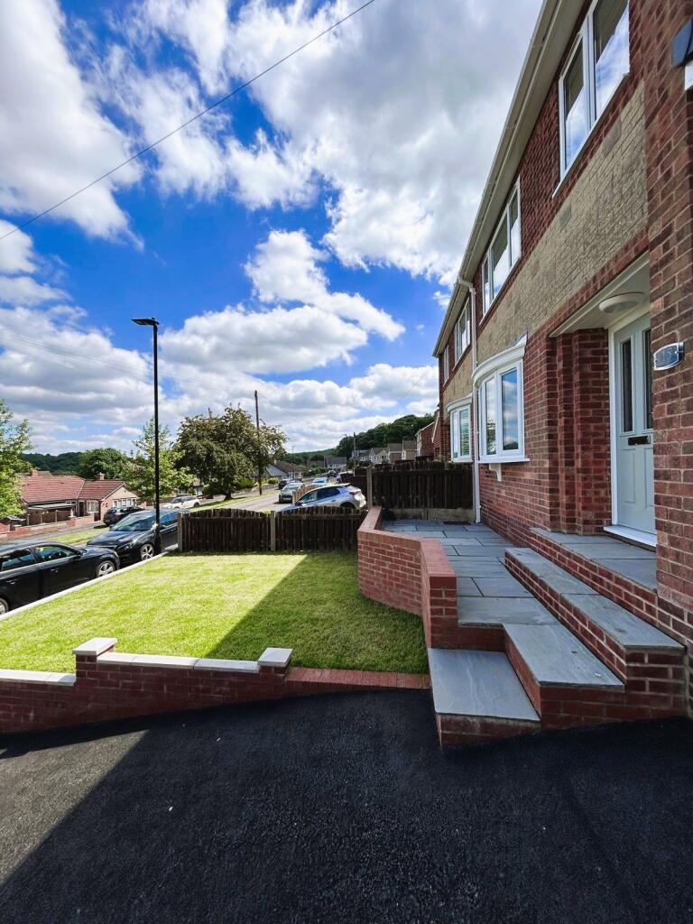 15 Castle Crescent, Conisbrough, DN12 3DT photo 3