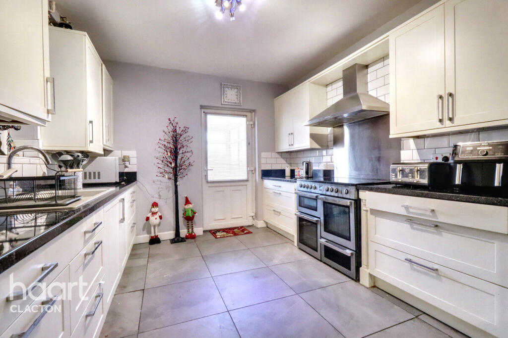 Wellesley Road, Clacton-On-Sea photo 4