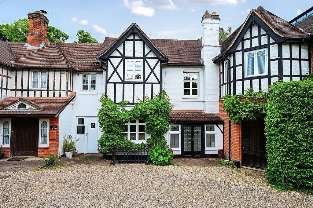 Main image of property: The Oaks, Vicarage Road, Blackwater