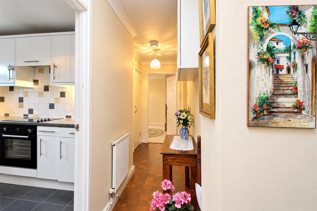 Apartment in Southend-on-Sea, Leigh-on-Sea - More