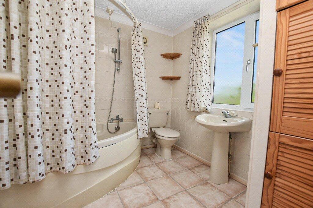 House in Wakefield, Gawthorpe - View 5