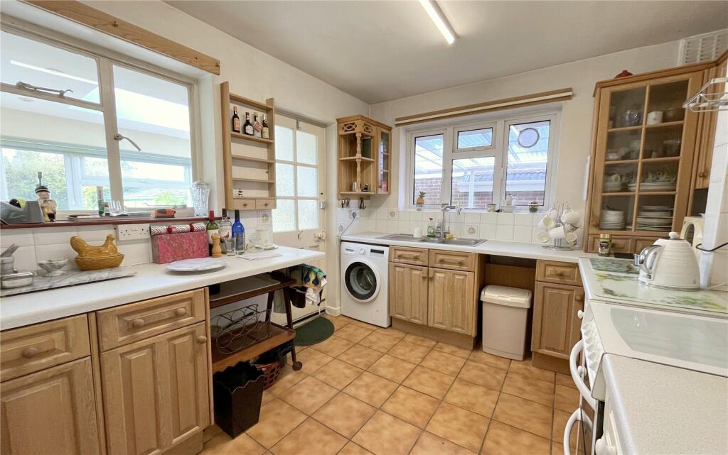 Holme Road, Highcliffe, Christchurch, Dorset, BH23 photo 3