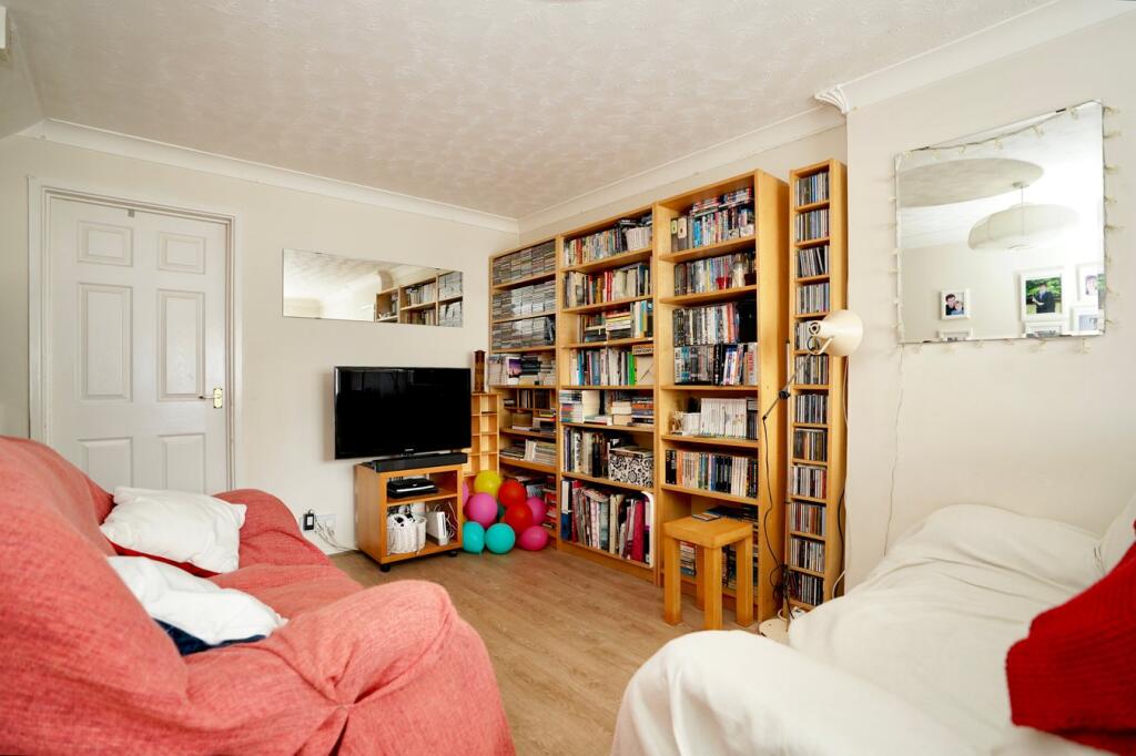 Manor Close, Buckden, St Neots, PE19 photo 2