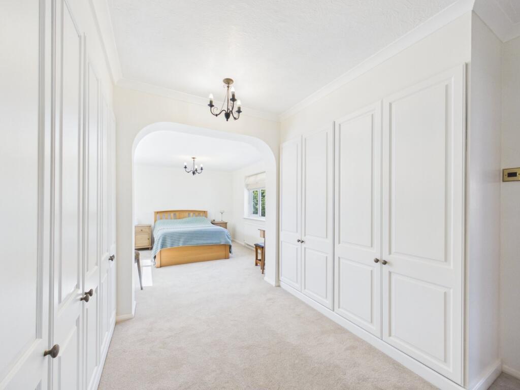 Garden Close, Ashford, Surrey, TW15 photo 4