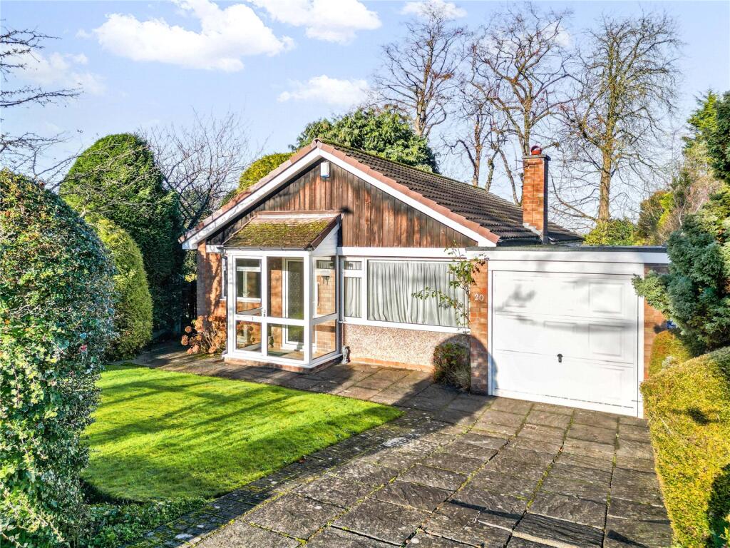 3-bed house on Woburn Drive, Hale, Altrincham, Greater Manchester, WA15, £450,000