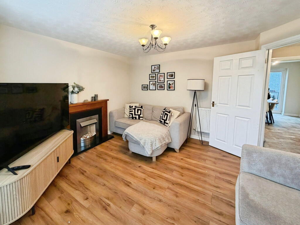 House in Pontardawe, Neath Port Talbot - View 3