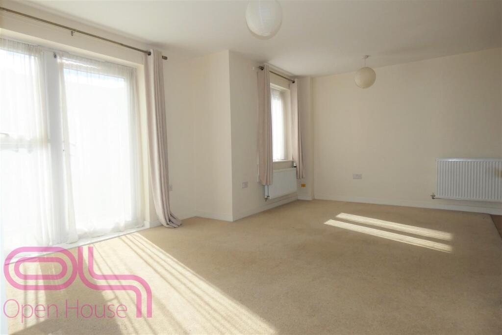 Albacore Way, Hayes photo 2