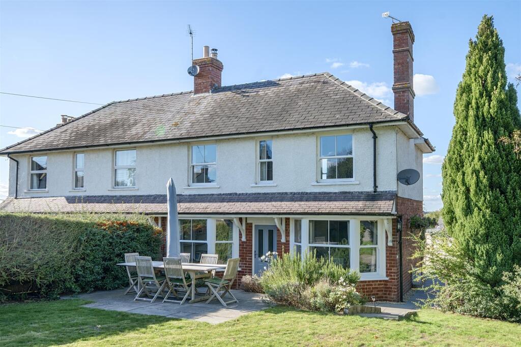 Main image of property: Burford Road, Chipping Norton