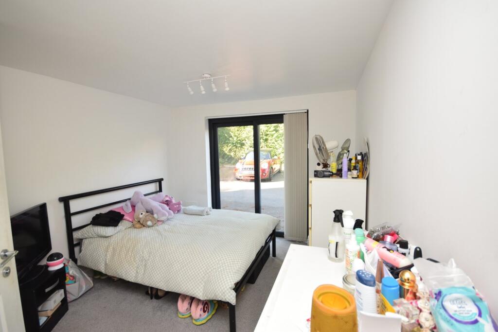 Vicarage Hill, Alton, Hampshire, GU34 photo 4