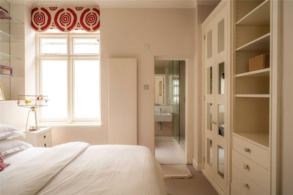 Apartment in London - More