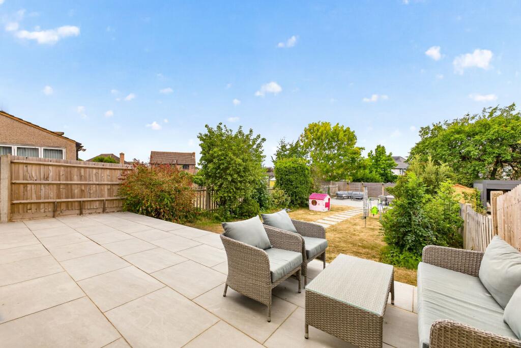 House in Kingston upon Thames - More