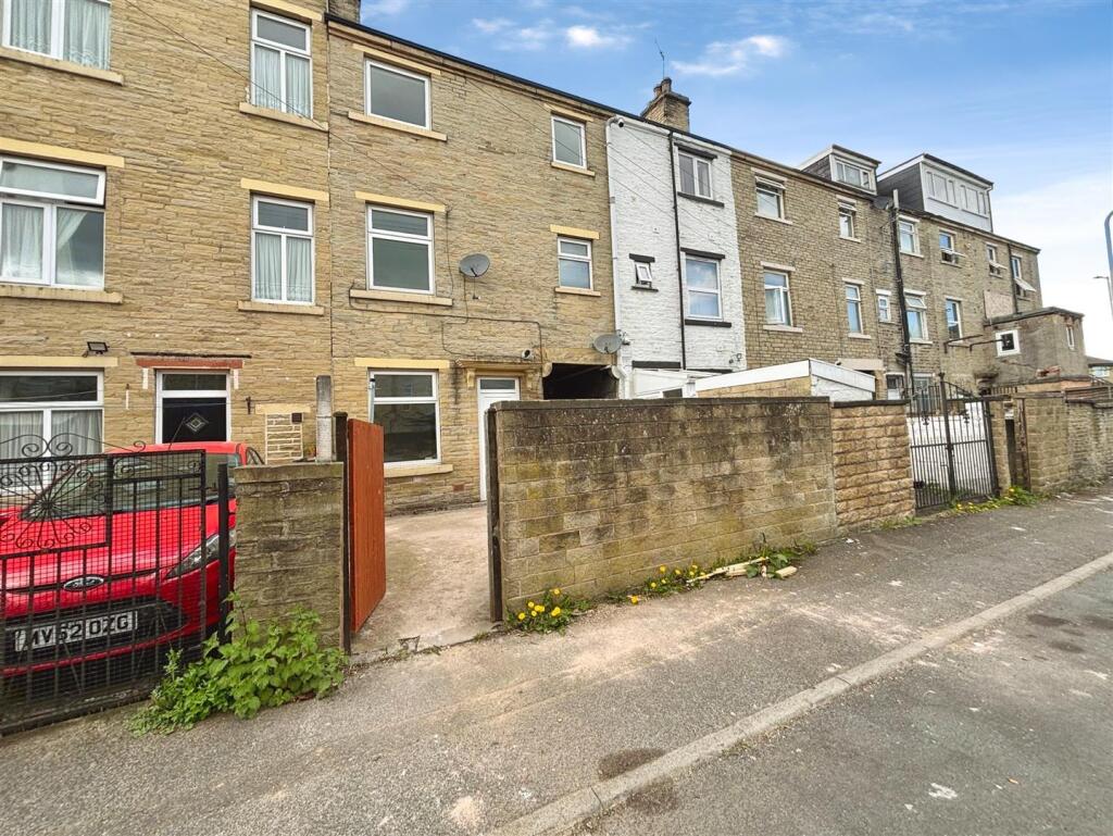 Main image of property: Greaves Street, Bradford, BD5 7PE