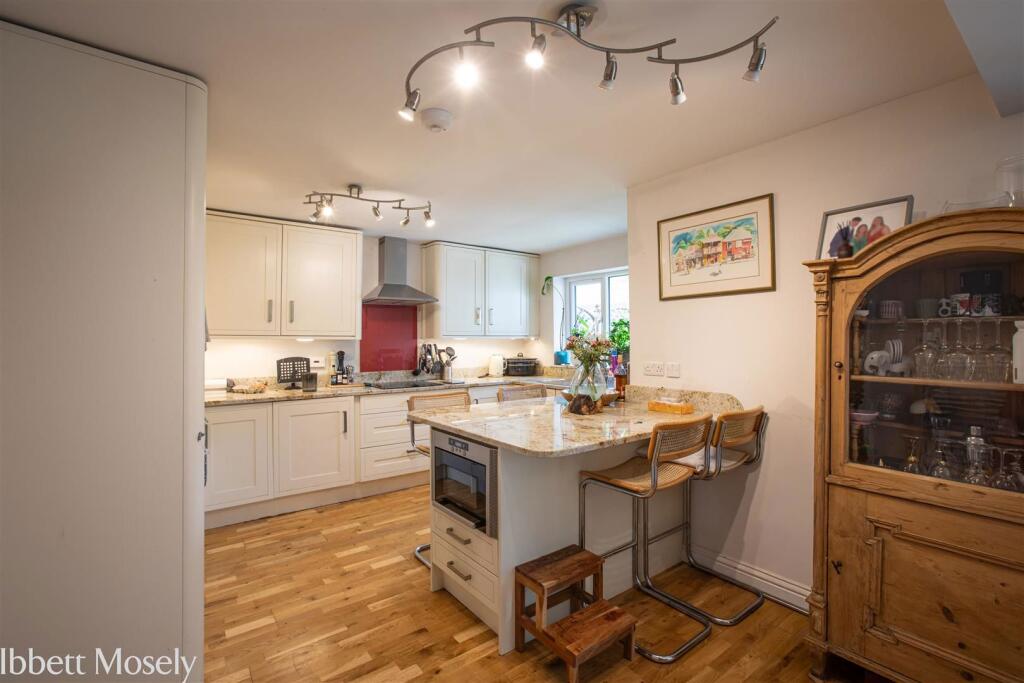 House in Sevenoaks, Ryewood, Dunton Green - More
