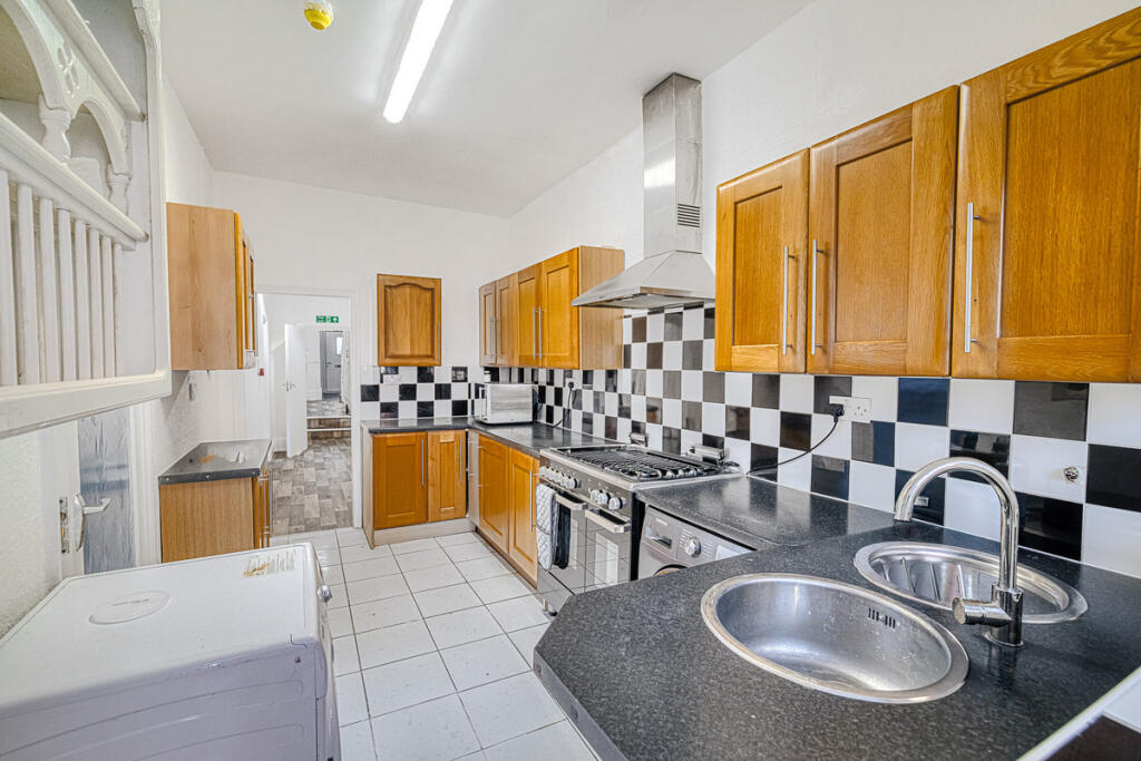 House in Southend-on-Sea - View 4