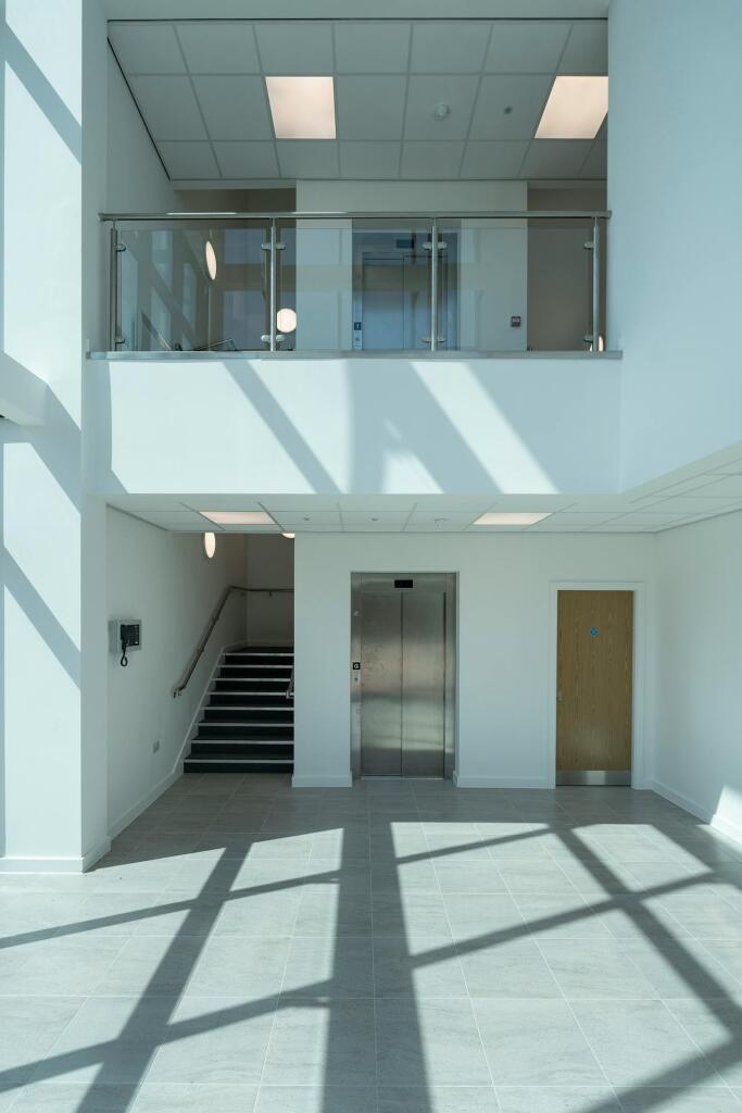 IW110825CA068U2.jpg