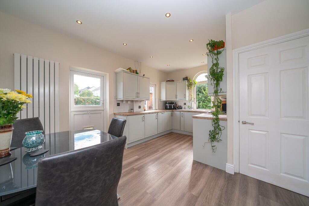 House in Aylesbury, Watermead - View 4