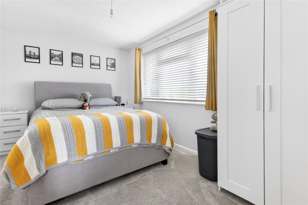 House in Bracknell - More