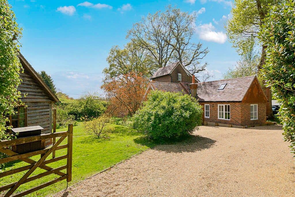 House in Horsham, Rudgwick - View 2