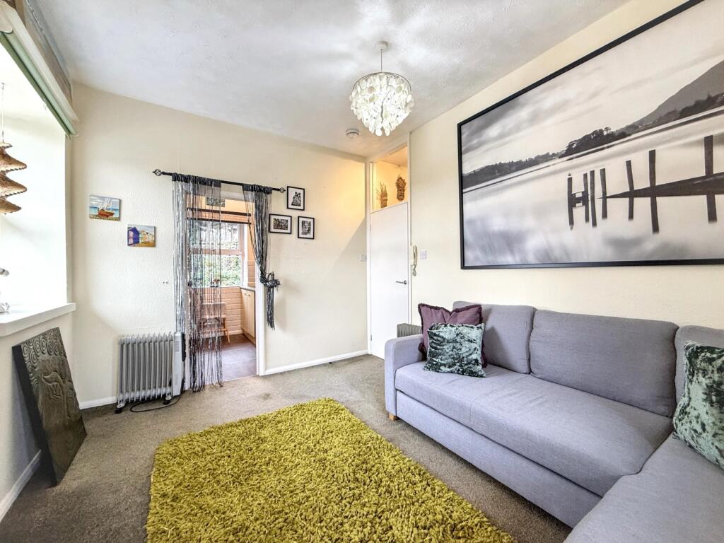 Apartment in Torquay, Torbay - View 4